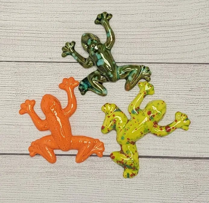 FrogsmallWallClimberGardenDecorAssortedColors4.5inLongx4inWideSetof3_15.00_704x672